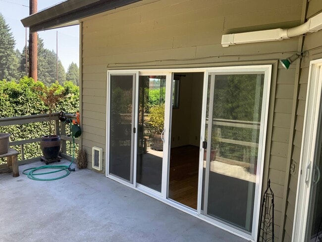 Building Photo - 2 Bedroom Condo on Country Club Road