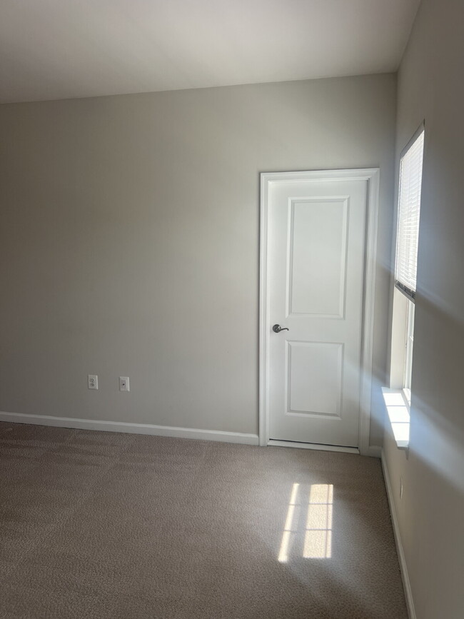 Building Photo - 1833 Sag Harbor Ln