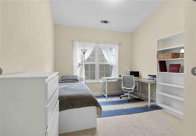 Building Photo - 2407 Tenor Ln