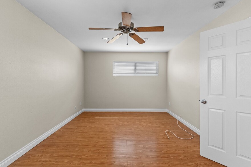 Building Photo - 2884 La Salle Ave