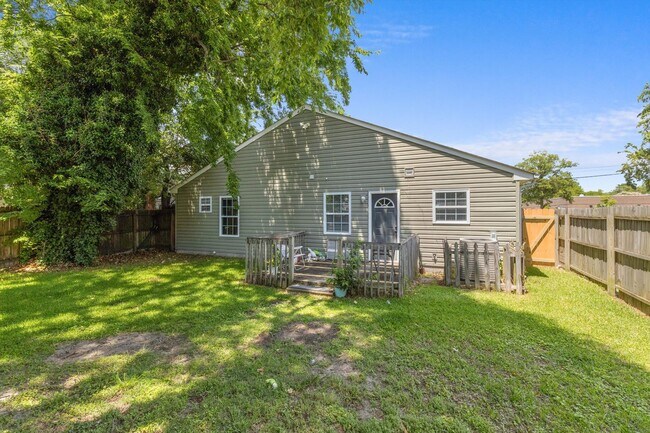 Building Photo - Stylish 3BR/2BA Single-Level Living in Nor...