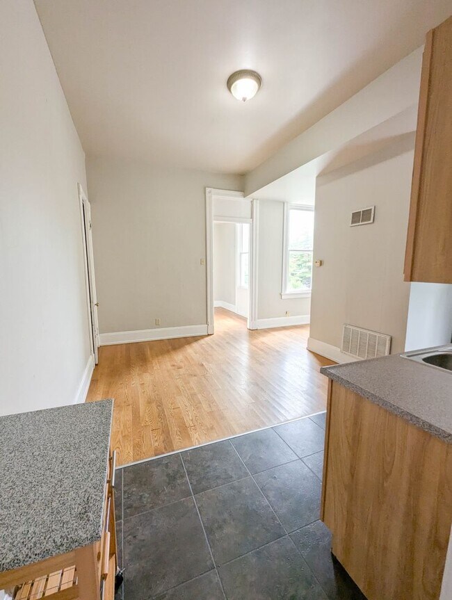 Building Photo - 26 Conklin St