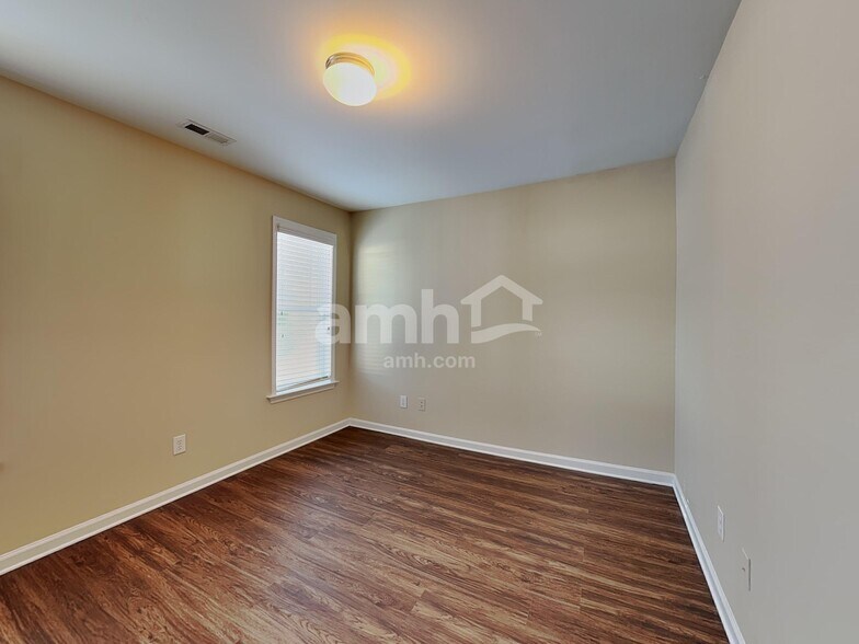 Building Photo - 100 Pearson Pl