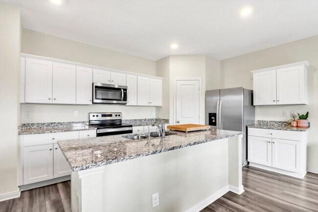 Building Photo - "Spacious 4-Bedroom Retreat with Granite Elegance in San Antonio!"