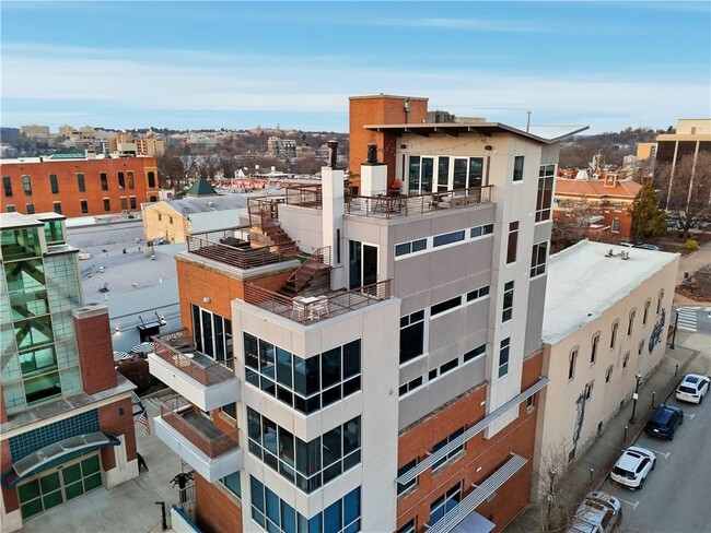 Building Photo - 5 W Mountain St