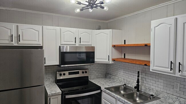 Primary Photo - Southern Charm & Modern Luxury Await: Discover 33 Sunrise Lane in Ringgold, Georgia