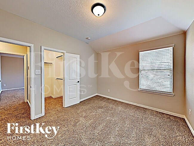 Building Photo - 16045 Crosslake Ct