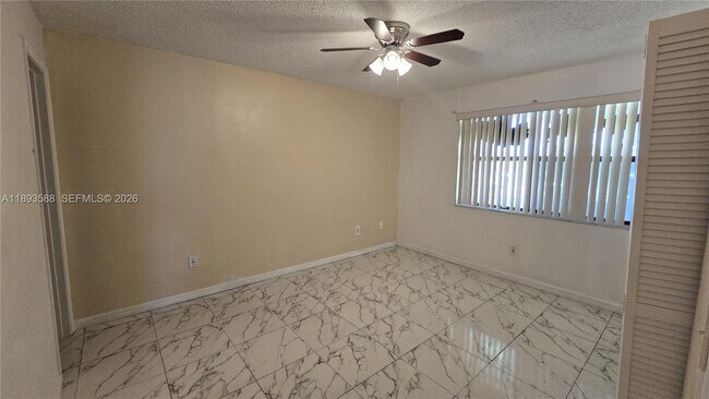 Building Photo - 2605 W 67th Pl