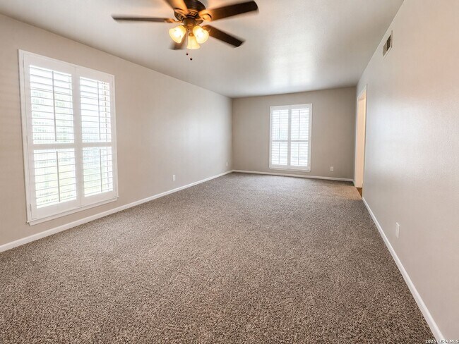 Building Photo - 342 E Terra Alta Dr