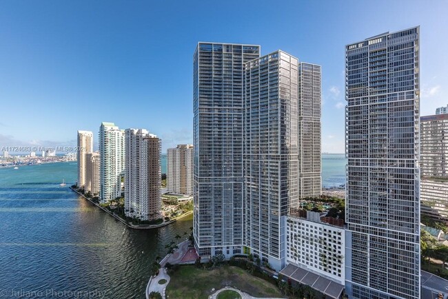 Building Photo - 200 Biscayne Blvd Way