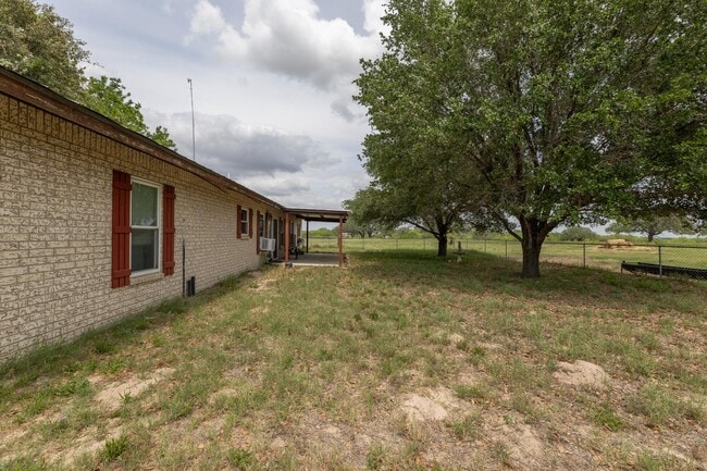 Building Photo - 865 Verdi Rd