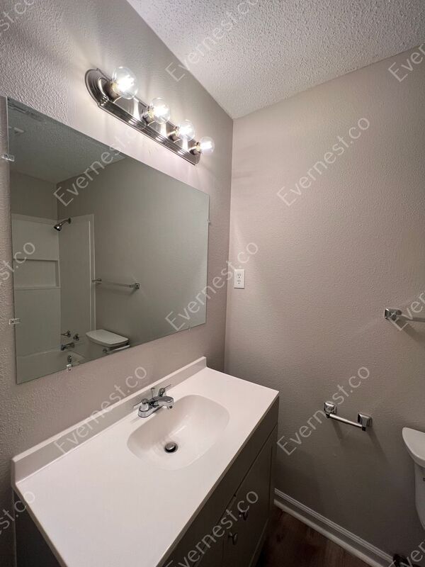 Building Photo - 1009 Willard Dr