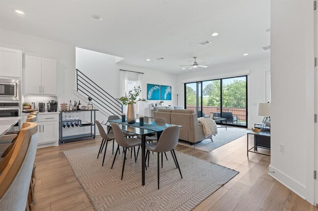 Building Photo - 16913 Adoro Dr