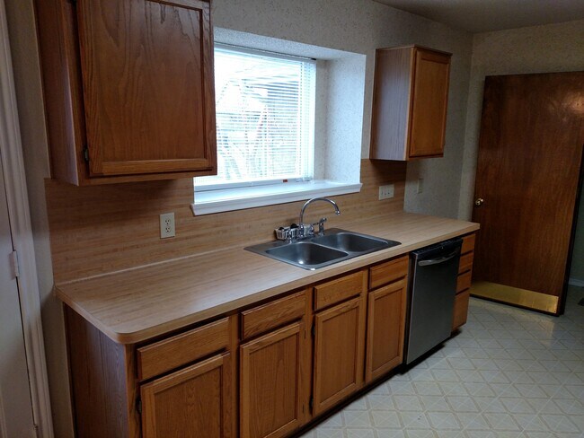 Building Photo - 2618 Trumpet Dr