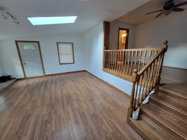 Building Photo - 338 N Pleasant Dr