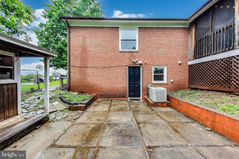 Building Photo - 501 Barberry St