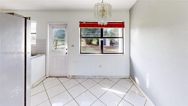 Building Photo - 1610 NW 9th Ct