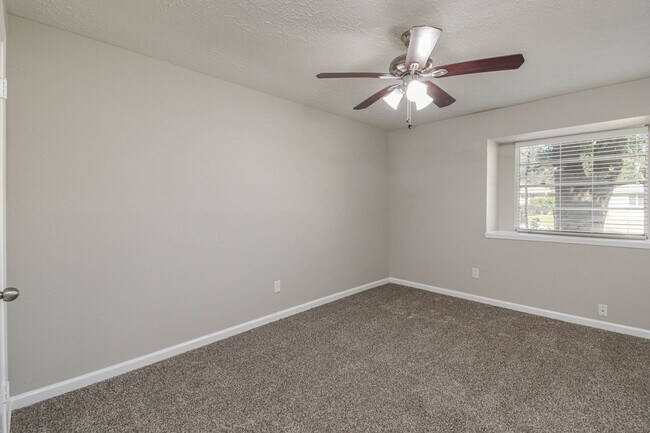 Building Photo - 4318 Burkegate Dr