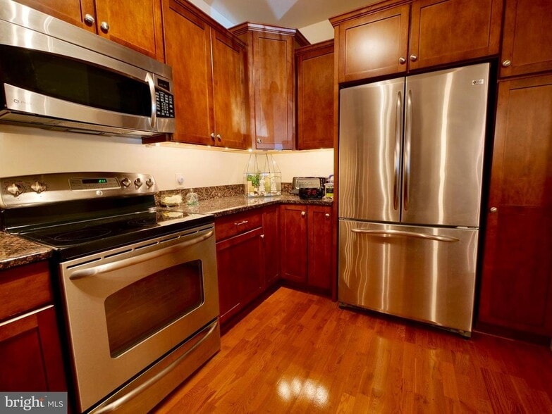 Building Photo - 213 Cornerstone Dr