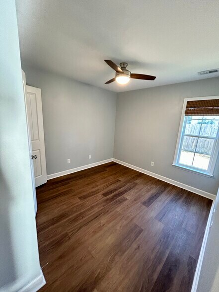 Building Photo - 301 Kraft St