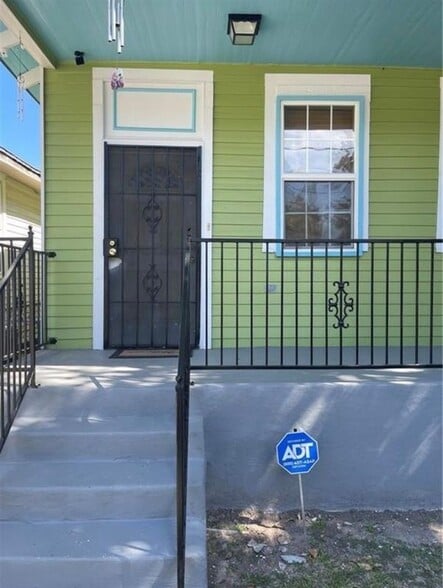 Building Photo - 8927 Hickory St