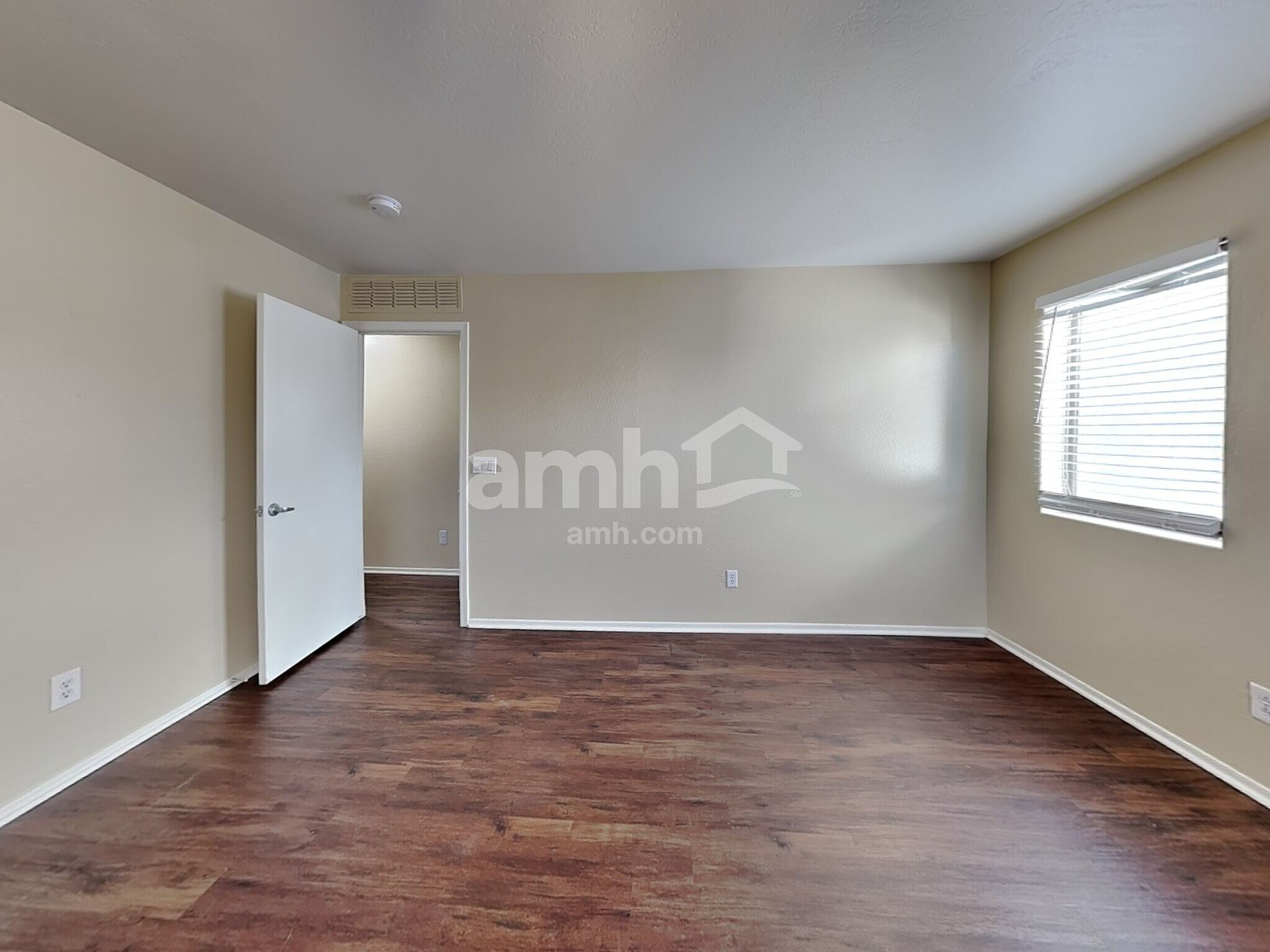 Building Photo - 1587 E Anastasia St