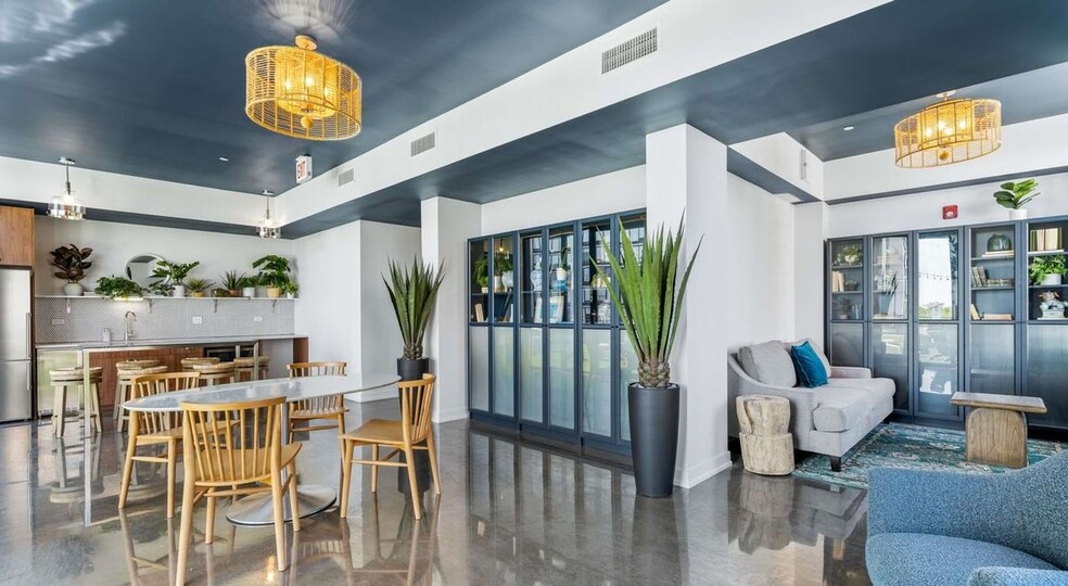 Building Photo - 5440 N Sheridan Rd