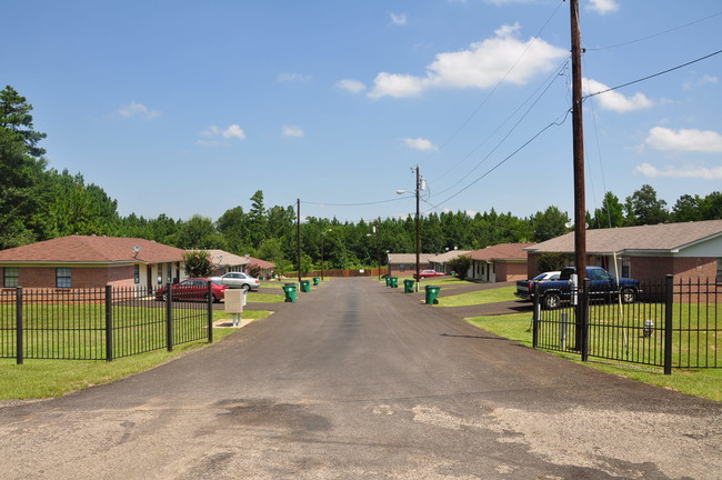 Willow Creek Apartments Overton Tx