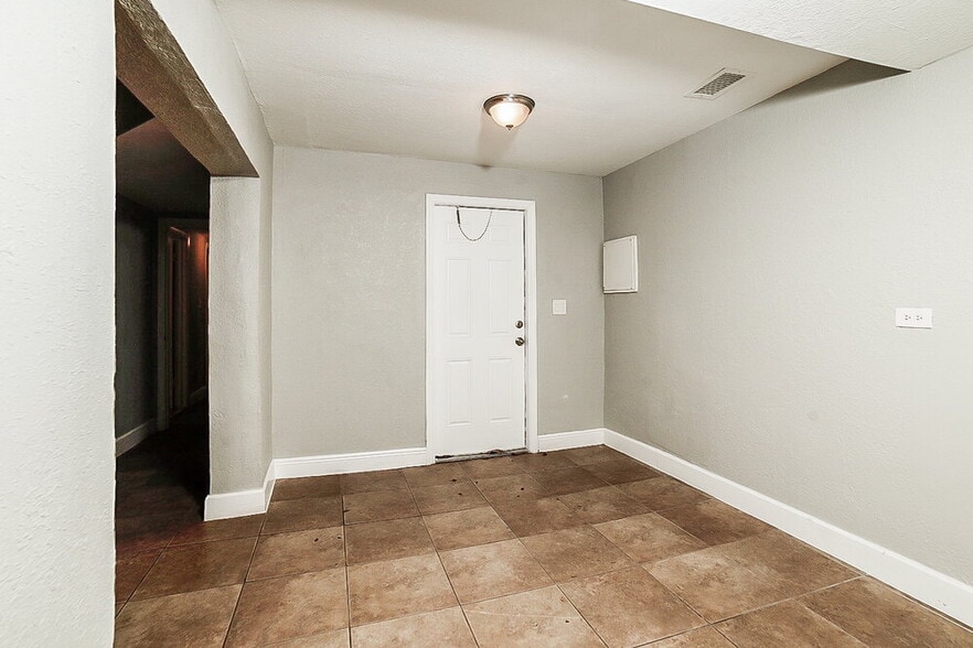 Building Photo - 16401 NW 21st Ave