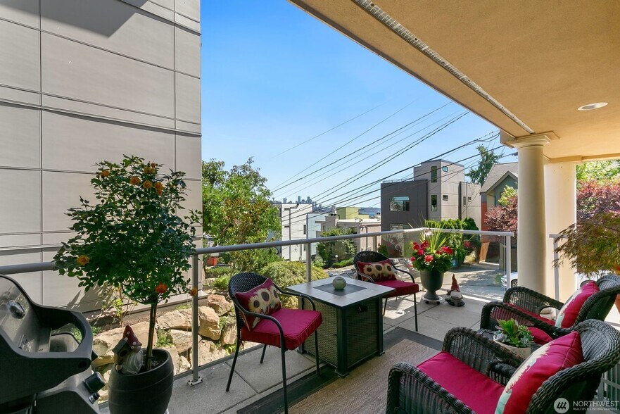 Building Photo - Luxury spacious unit with partial downtown view in Magnolia