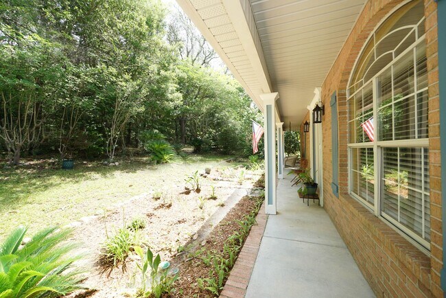 Building Photo - Charming Home in Poquito Bayou – A Nature ...