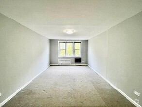 Building Photo - 3 bedroom in BRONX NY 10471