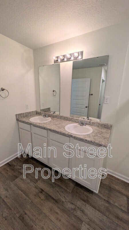 Building Photo - 10624 Queens Gate Cir