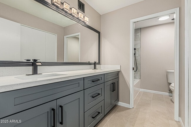 Building Photo - 10838 N 32nd Ln