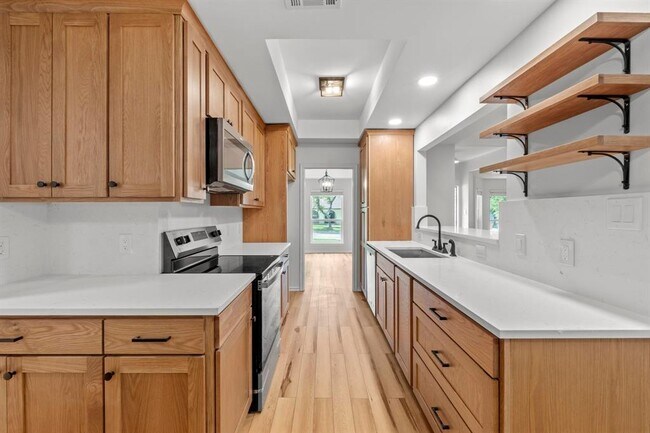 Building Photo - 801 Lime Rock Dr