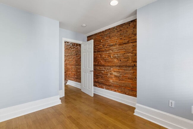 Building Photo - 933 N 30th St