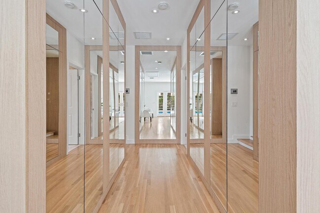 Building Photo - 306 Cordova Rd