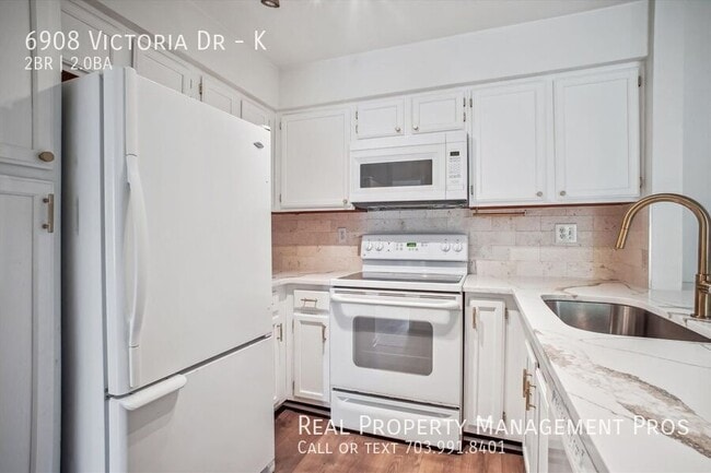 Building Photo - 6908 Victoria Dr