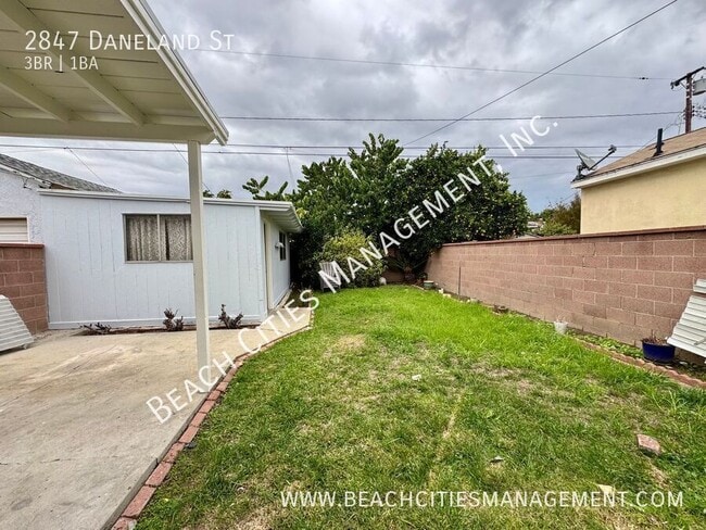 Building Photo - 2847 Daneland St