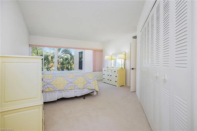 Building Photo - 955 Palm View Dr