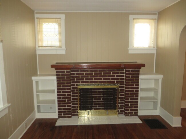 Building Photo - 1126 Nelson St