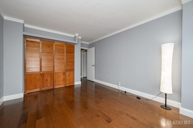 Building Photo - 301 Beech St