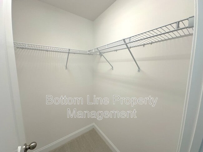 Building Photo - 2938 Clyde Dr