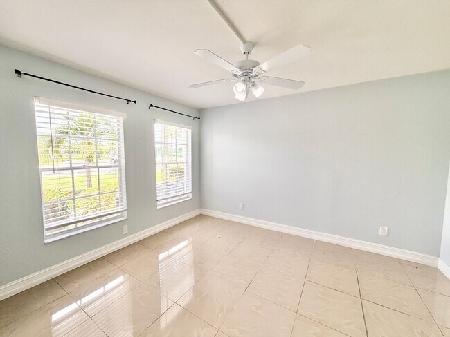 Building Photo - 150 Santa Clara Dr