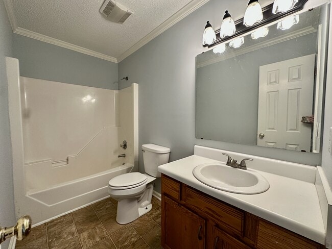 Building Photo - 228 Northview Dr