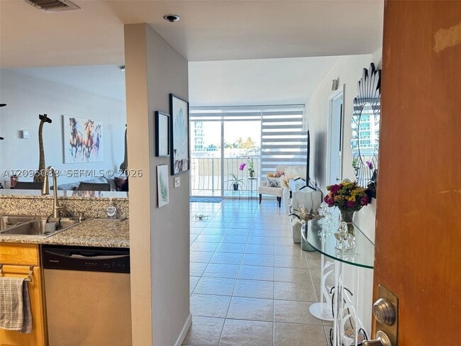 Building Photo - 7601 E Treasure Dr