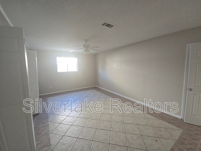 Building Photo - 2429 Salmon St