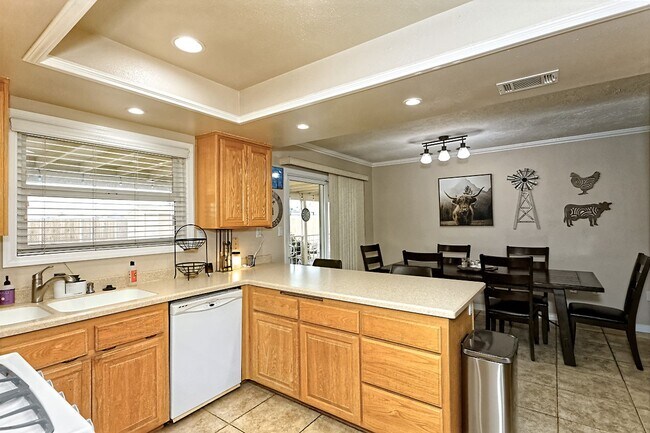 Building Photo - Desirable Apple Valley Single-Story on Expansive Lot | 3 Bed, 2 Bath Beauty