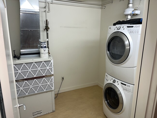 Building Photo - 841 S Gaines St