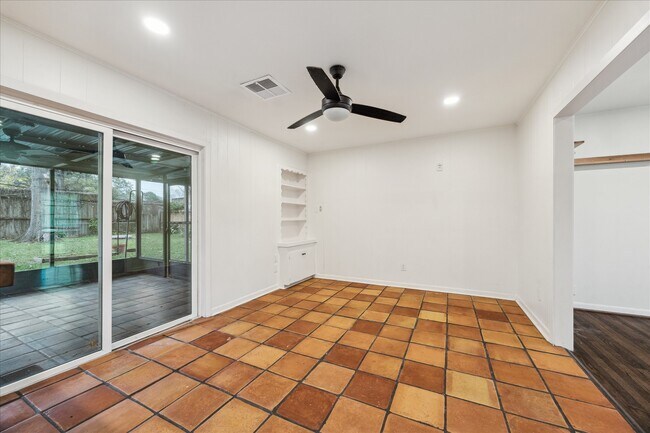 Building Photo - 7262 Roos Rd